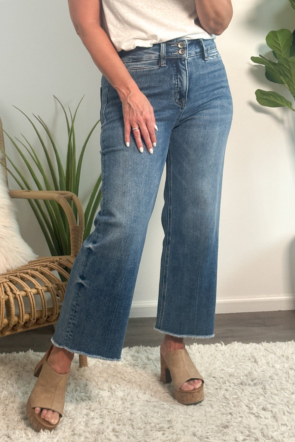 Bayeas Delanie High Rise Wide Leg Raw Hem Jeans : Medium