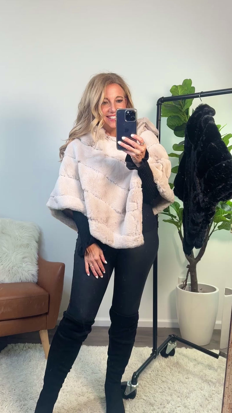 Aspen Nights Lux Faux Fur Poncho : Cream