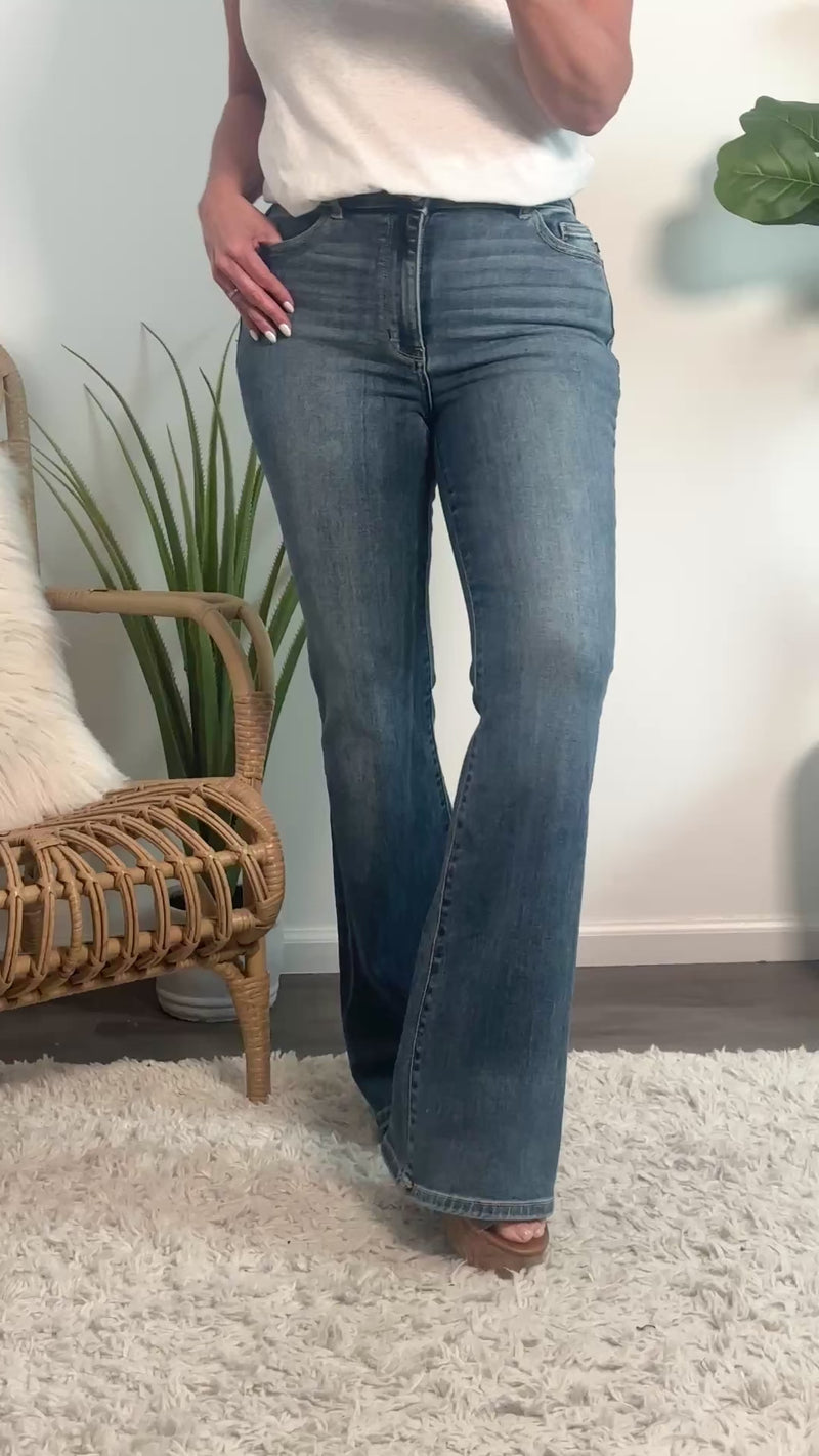 Judy Blue Julane HW Flare w/tint : Medium