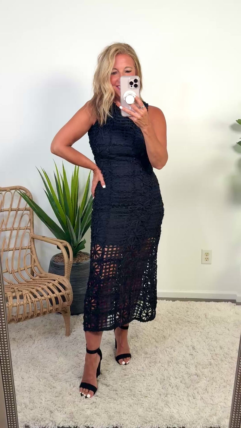 Soraya Endless Rose Textured Sleeveless Maxi Dress : Black