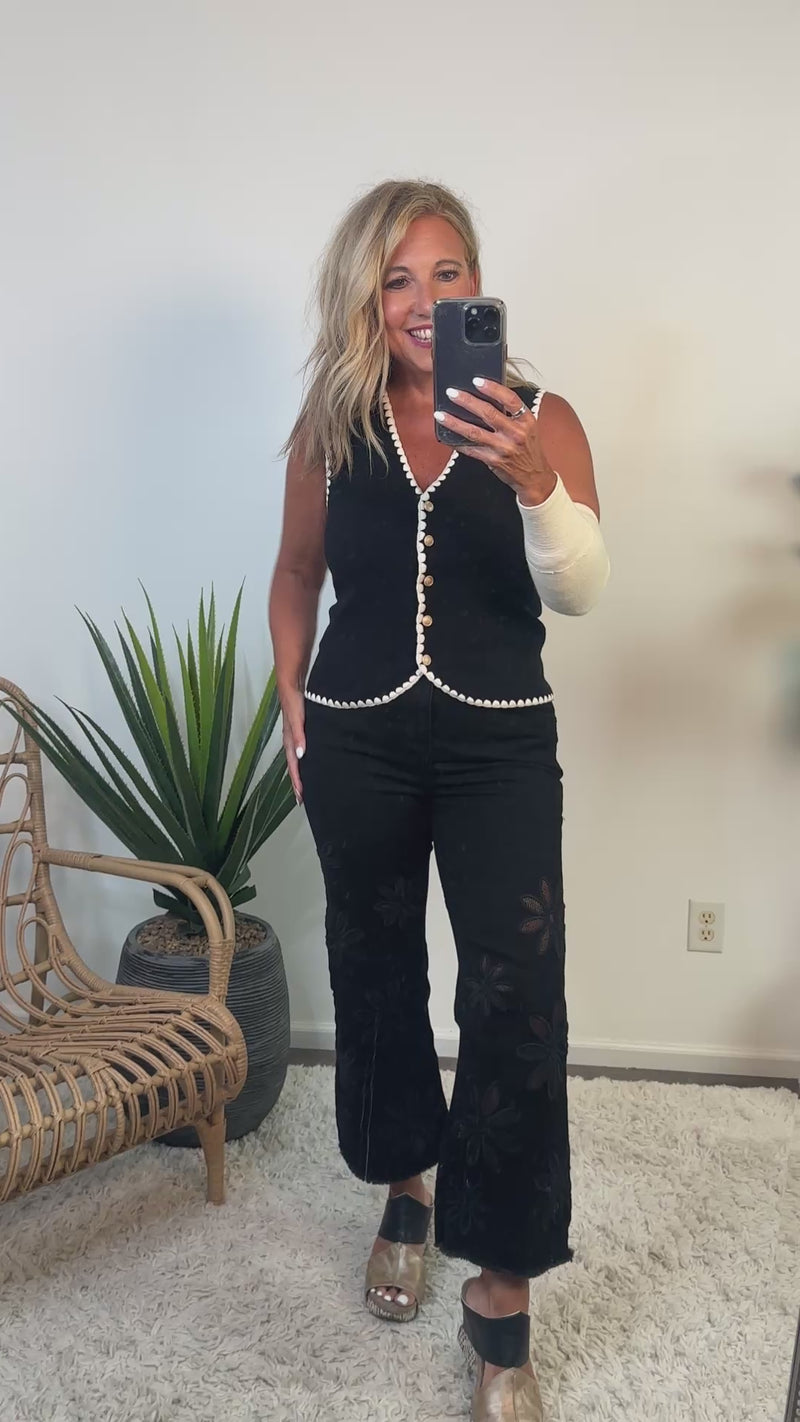 Teya Sweater Vest with Scallops : Black