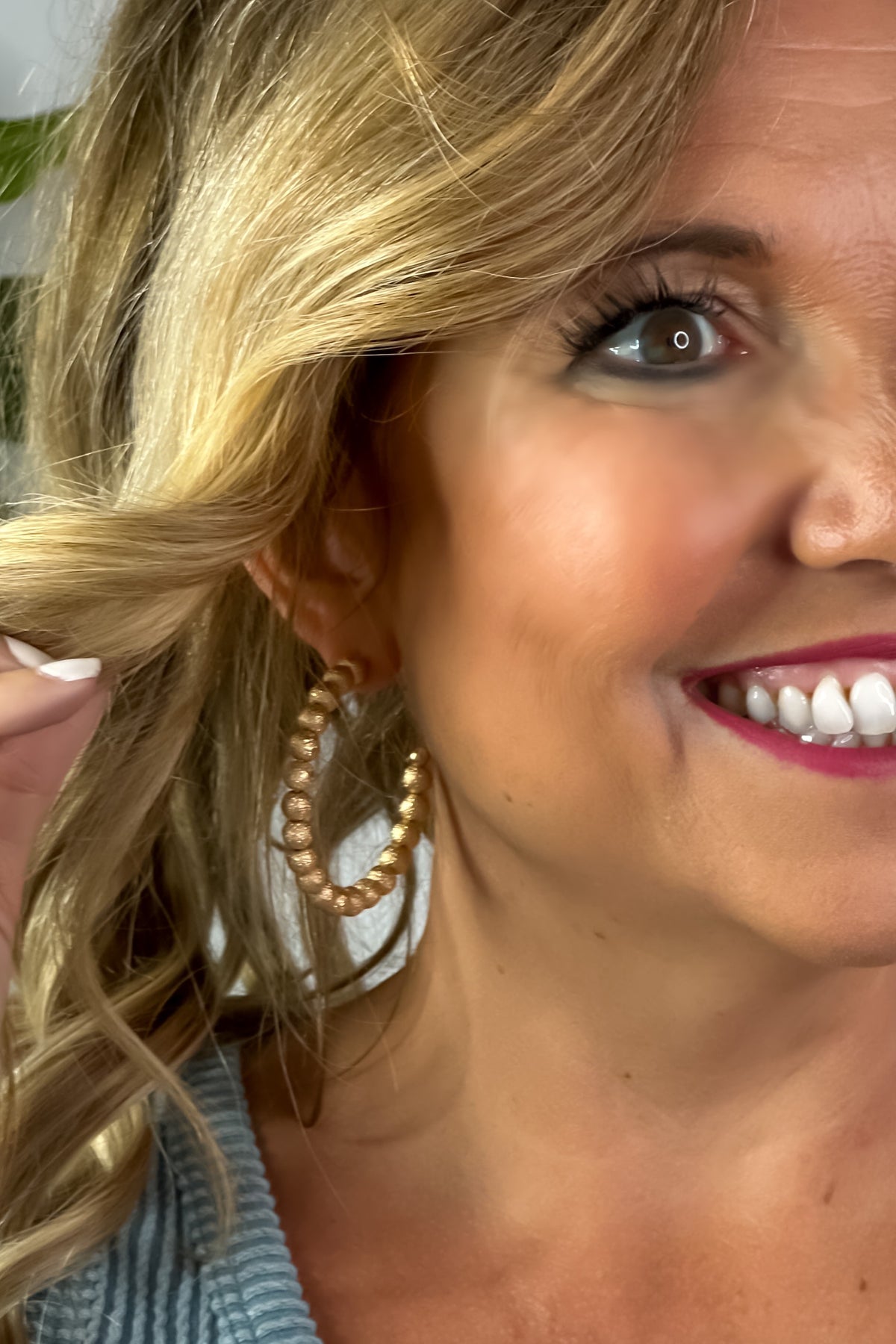 Gigi Textured Beaded Hoop Earring : Gold