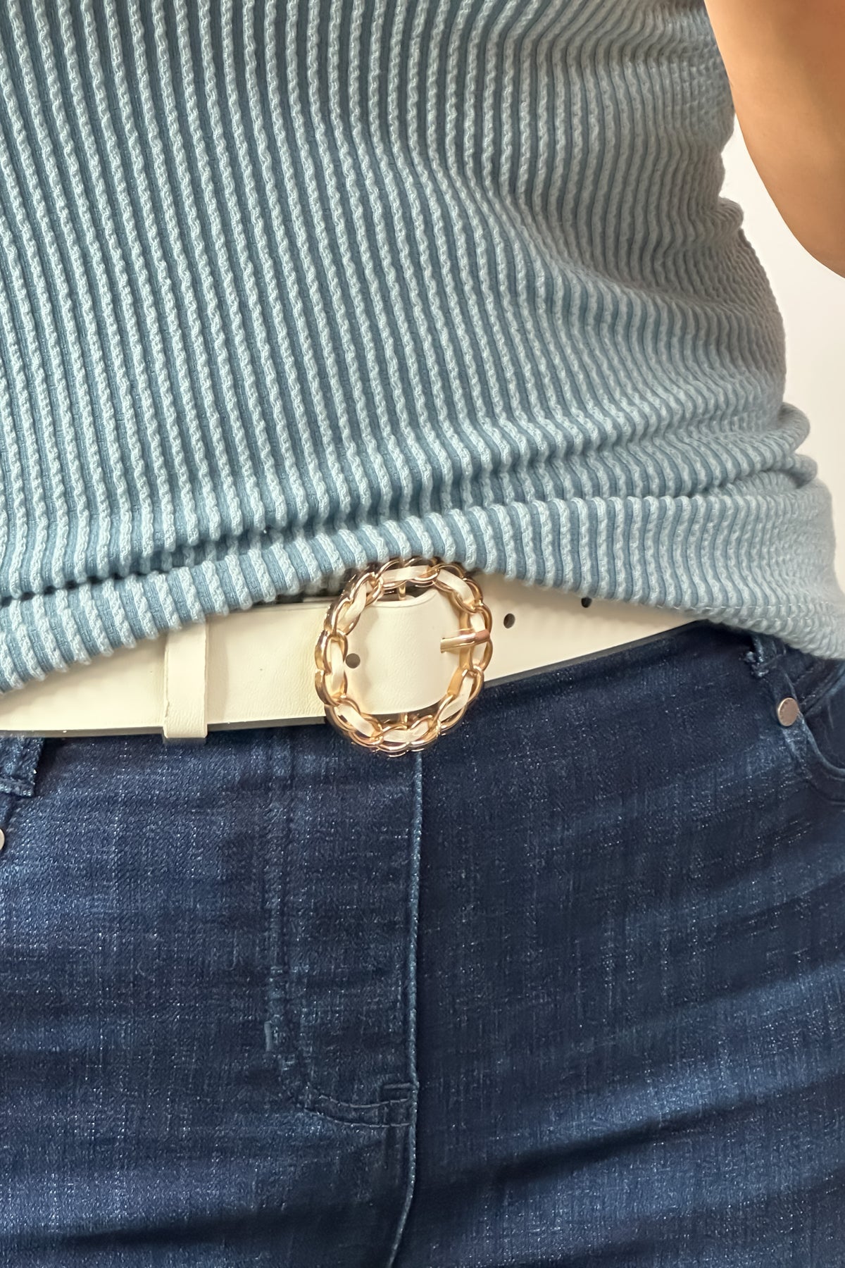 Tavia Circle Chain Faux Leather Belt : Off White/Gold
