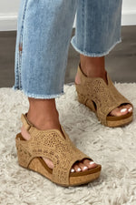 Very G Free Fly Wedge Sandal : Nude