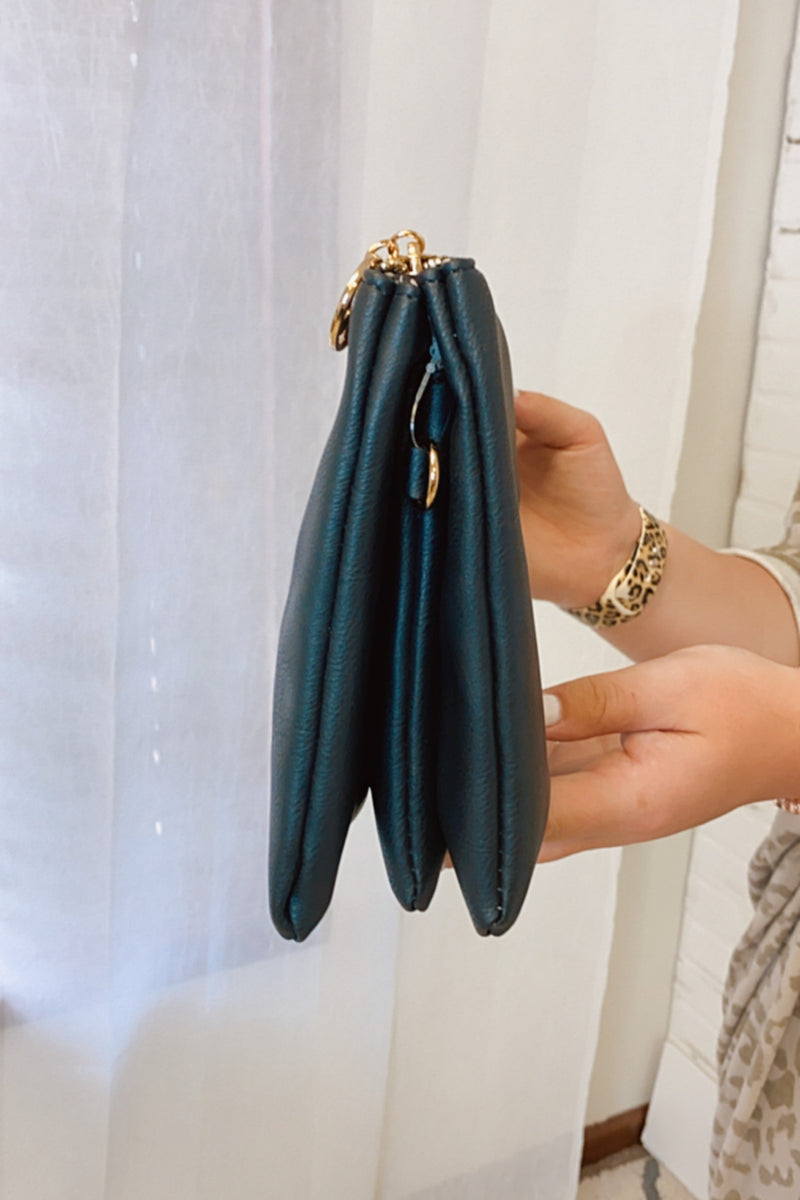 Afternoon Daze Clutch With Crossbody Strap : Black