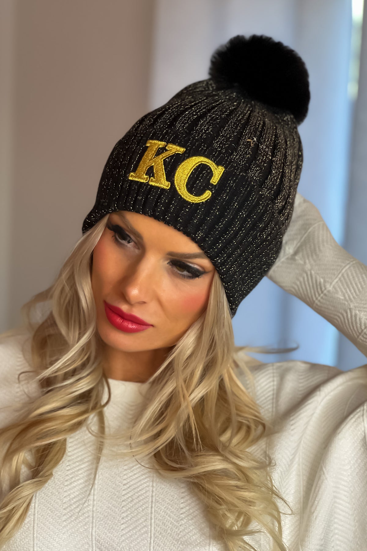 KC Pom Sparkly Beanie : Black & Gold