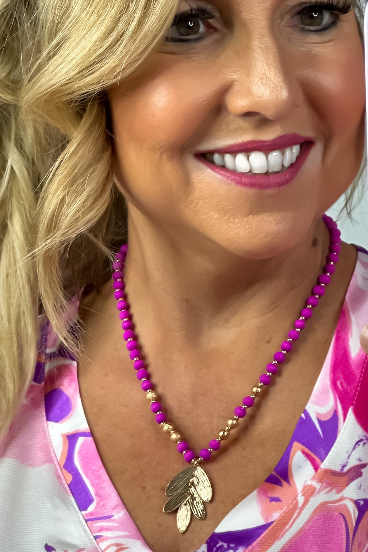 Callie Wood Beaded Gold Pendant Necklace : Pink/Gold