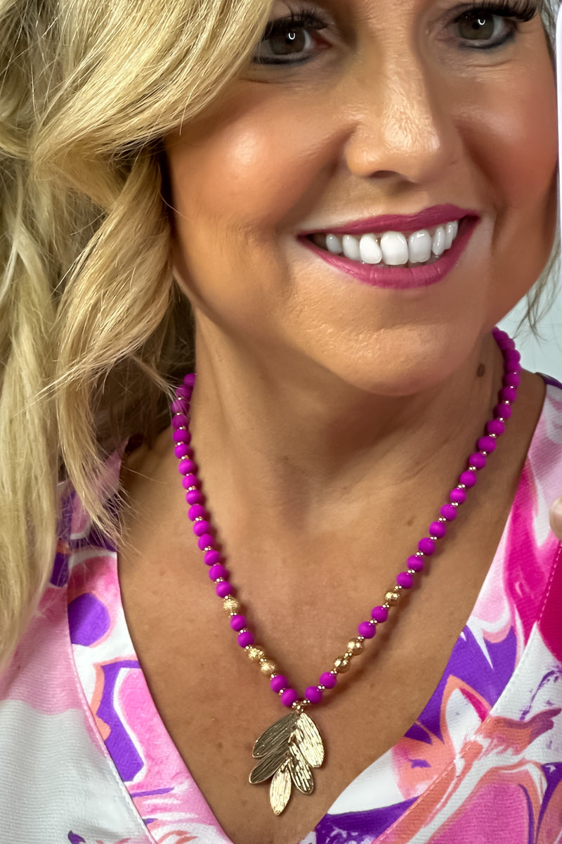 Callie Wood Beaded Gold Pendant Necklace : Pink/Gold