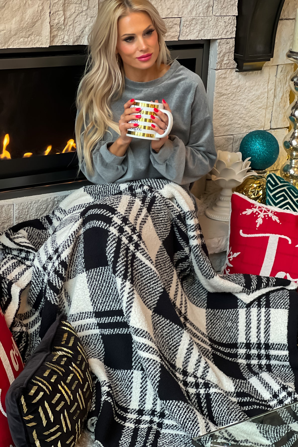 Vail Plush Plaid Blanket : Black/White