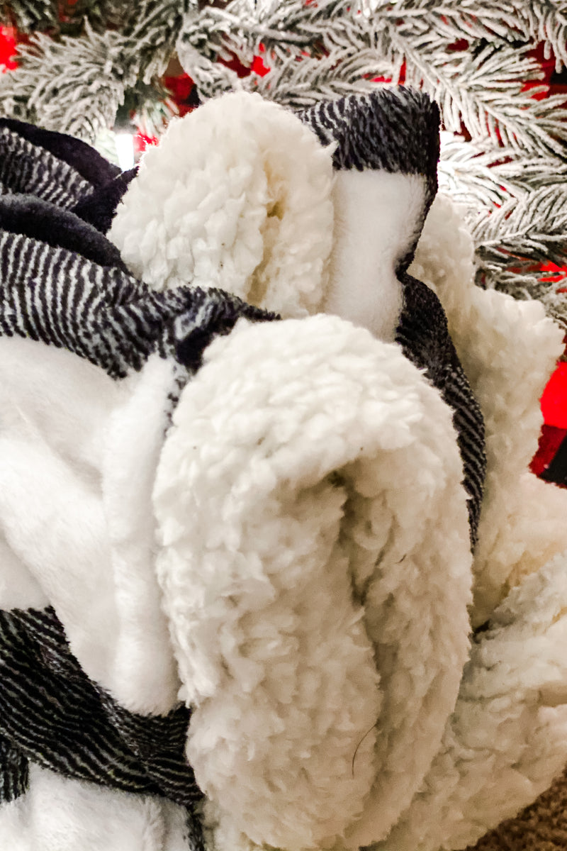 Plaid Sherpa Blanket : Black or Red
