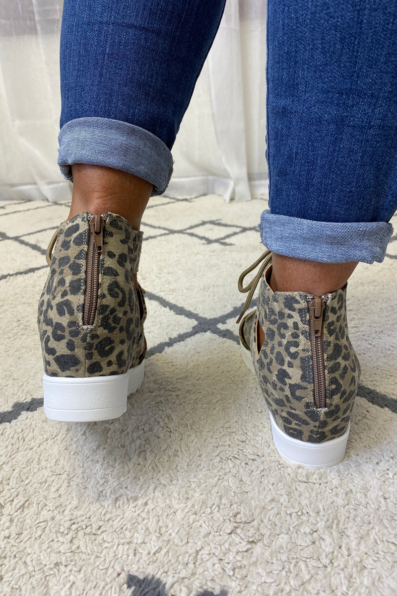 Very G Big Top Flatform Sandal : Leopard