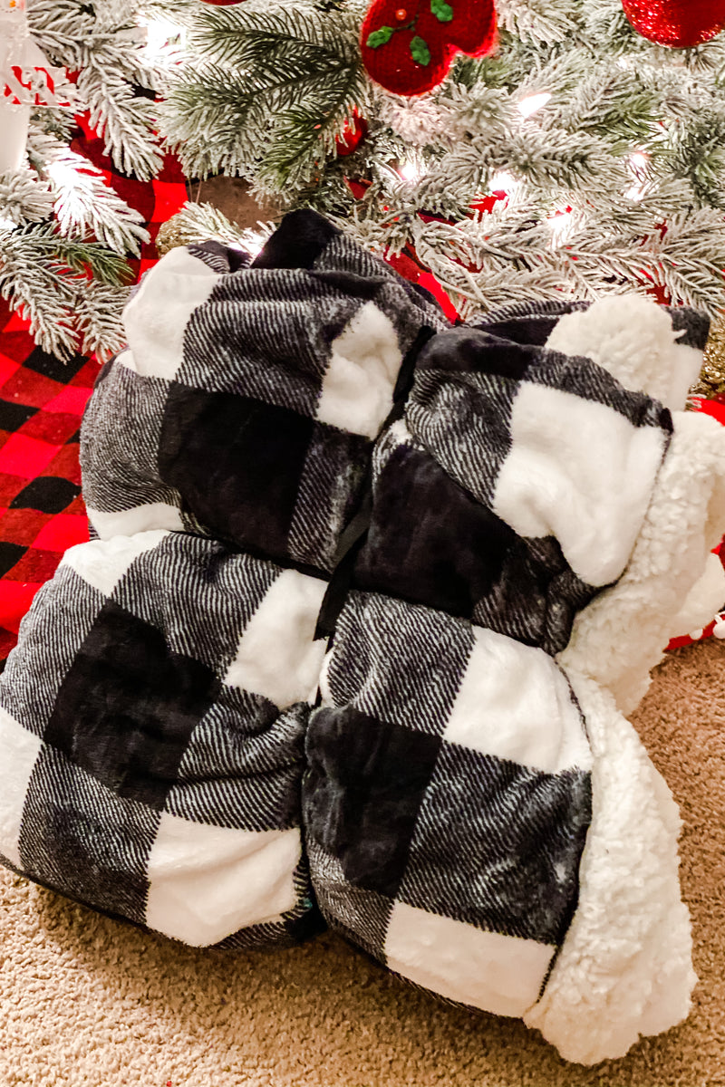 Plaid Sherpa Blanket : Black or Red